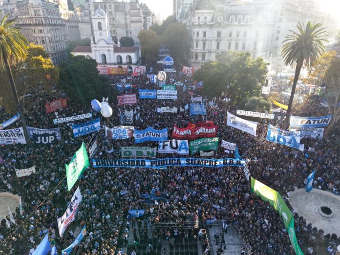 El Gobierno espera un clima tenso en la marcha universitaria y prepara una denuncia contra dirigentes opositores por la toma del Palacio Pizzurno