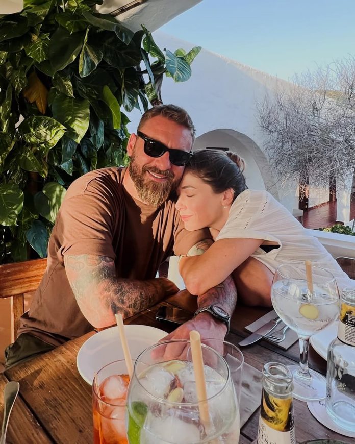 La actual esposa de Daniele De Rossi adoptará a la primera hija del futbolista: la dolorosa historia detrás del acto de amor
