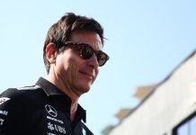 La furia del jefe de Mercedes cuando le preguntaron si favorecía a Kimi Antonelli ante Russell: “Son unos descerebrados”