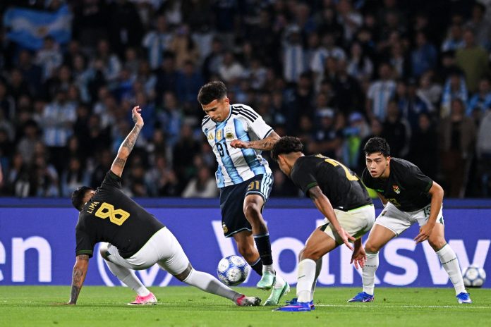 Las gambetas de Leonel Flores en su debut en la selección argentina: el pedido especial de Scaloni para él y Boca Juniors